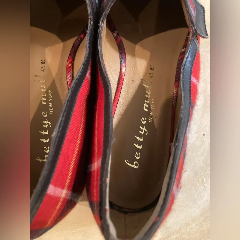 Bettye Muller Tartan Plaid Red & Navy Loafers‎ 5.5